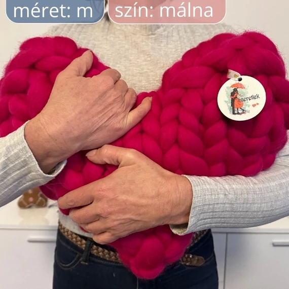 Szív alakú díszpárna (két méretben)